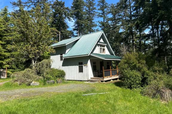 The Gate House at Laughing Moon Farm - Image 1