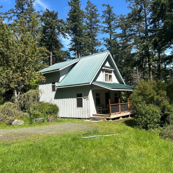 The Gate House at Laughing Moon Farm - Image 1