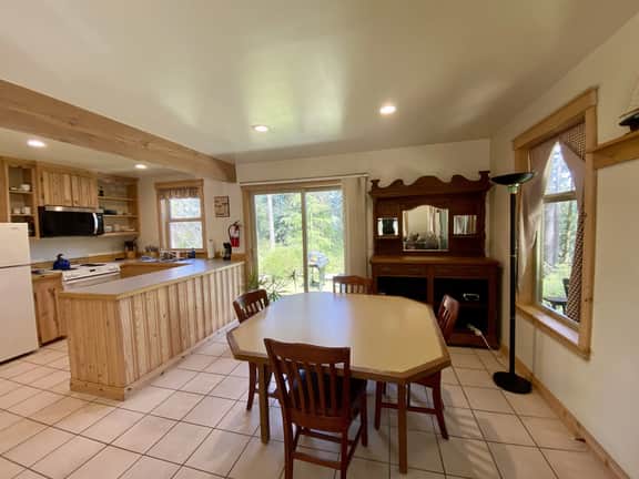 The Gate House at Laughing Moon Farm - Image 5