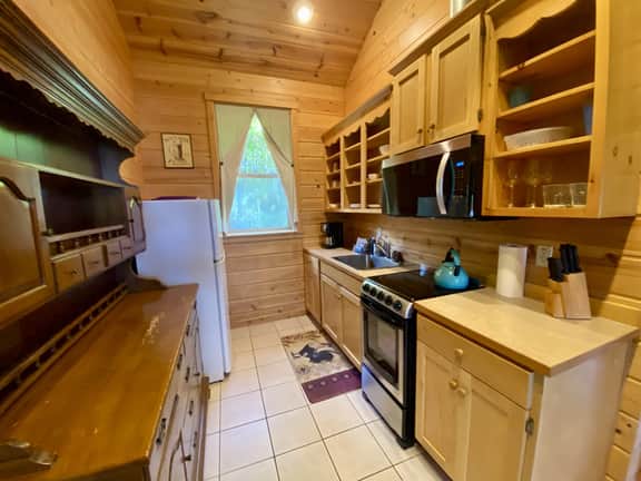 Trout Cabin At Laughing Moon Farm- Quiet Family Hideaway - Image 4